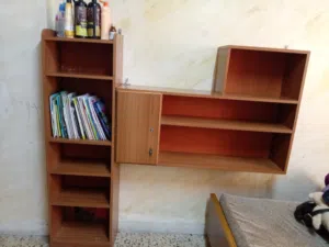 مكتبة بحال الوكالة مافيها اي شي مكسر 20دينار