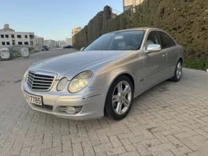 MERCEDES BENZ E200 2007 افنجارد اعلى فئة ( عداد 88 كم اصلي )