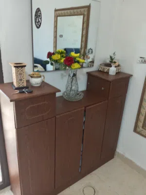 خزانه احذيه مع مرايا بلون البني