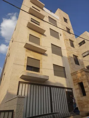 3 شقق للبيع ضمن عمارة طابقية مكونة من 6 شقق