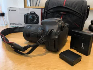 للبيع كاميرا Canon EOS 600D الأصلية وكامل الملحقات