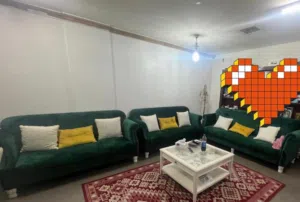 طقم كنب وسفره ودولابين للبيع