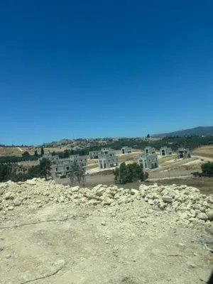 ارض مميزه في تل الرمان للبيع