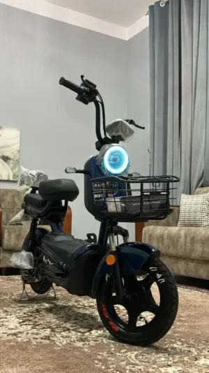 للبيع دراجه كهربائيه