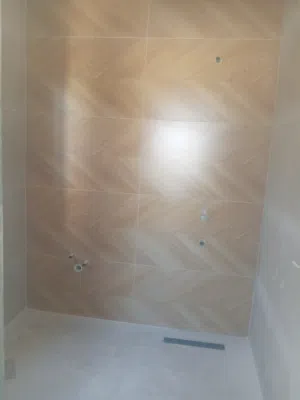 اسطي سيراميك وزليز وبرسلين بطرابلس وضواحيها خدمه ممتاز واسعار مناسبه باحدث المعدات هزاز ومزان ليزر