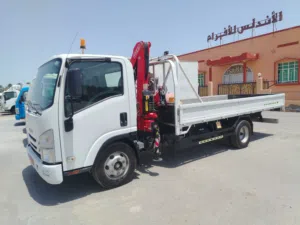 ايسوزو موديل 2023مع ونش ومكينه هواء صبغ الوكاله بدون حوادث 3طن ونص شاصي الطويل المكينه توربو 6غيار