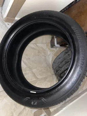 235/45/22 طقم كوشوك بريجستون ياباني اربع فردات بحالة جيدة جداً