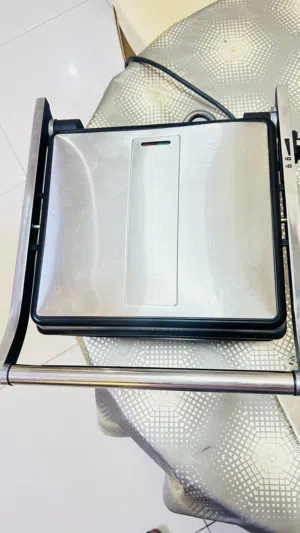 شواية كليكون الكهربائية (Clikon Contact Grill) بقدرة 2000 واط.