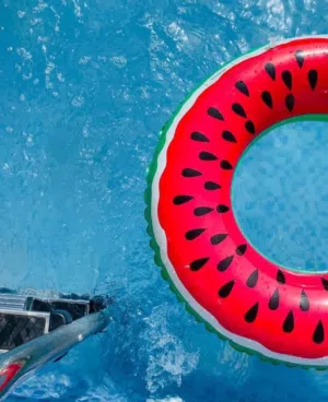 استراحة بمساحة مناسبة وشبه جديدة