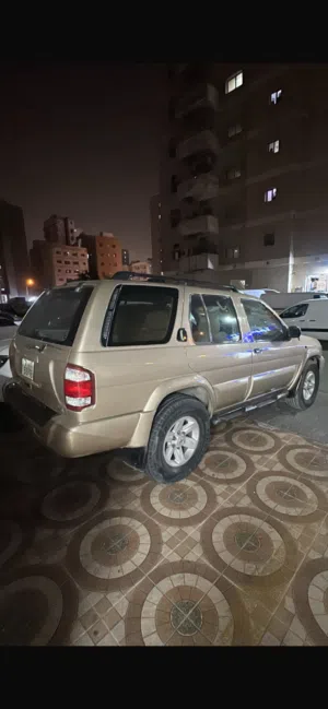 للبيع باثقندر جيب  موديل 1999 حالتها كويسه شاطى وقير وماكينه تمام إن شاءالله بس فى شغل فى الهيئه