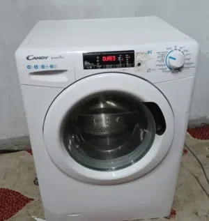 للبيع غسالة مع جفافه ماركة كاندي . بحالة ممتازة جدا  .