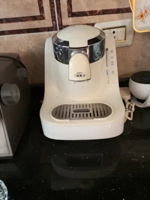 ماكينة قهوة كهربائية شبه جديدة