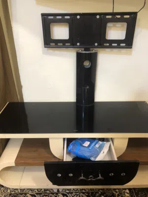 ميز تلفزيون