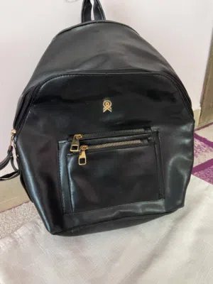 حقيبة سوداء جلد معاصرة