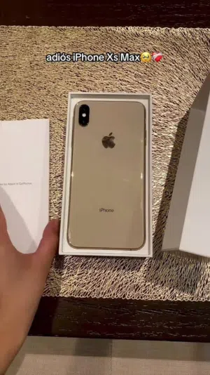 iPhone XS Max (256GB) نظيف جداً وفحص  كامل ايفون اكس اس