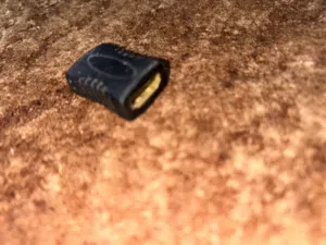 وصلة HDMI مدمجة لتطويل الكابلات - بحالة ممتازة
