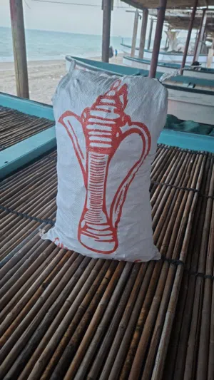 عومه ل الحيوانات و قاشع ل الاكل