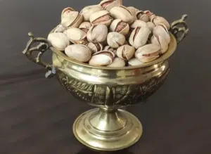 ملك الفستق: فخامة "أكبري