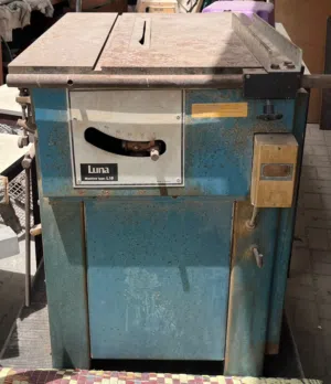 منشار طاولة دائري للنجارة والمنشورات الخشبية من شركة لونا (Table Saw / Circular Saw).