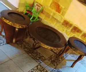 طقم طربيزات أنتيكا 3 قطع أرابيسك بحاله جيده للبيع بسعر مغري
