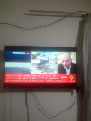 شاشه ELC استعمال نضيف HD مخارجها كلها مشتغلتش 43 بوصه  بالريموت بتاعها
