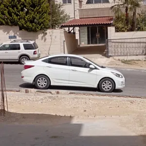 اكسنت 2013 نظيفة شركة كل شي اصلي  مع صيانة كاملة بالشركة  مع فواتيرها  بطارية والصيانة الدورية فقط