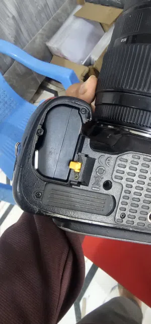 كامره نيكون 7100 للبيع نضيفة مع عدستين شوف الوصف