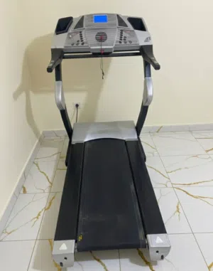 طقم كنب وجهاز رياضه وكرسي ركلاينر كهربا للبيع بسعر مغري