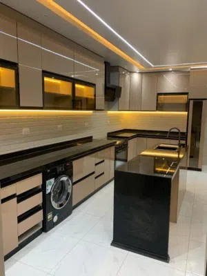 صيانه جميع انواع المطابخ و والابواب والشبابيك الاوميتال+فك والتركيب في حالة النقل