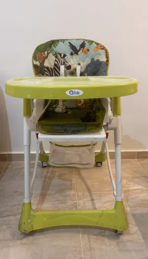 كرسي طعام a baby