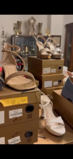 تصفية محل احذية نسائي ورجالي جلد طبيعي نخب اول من تركيا بالاضافة ال شناتي نسائي