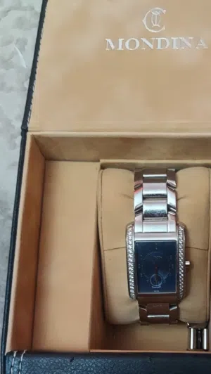 ساعة mondina نسائيه جديده غير مستخدمه000000000000000000000000000000000000000000000000000000000000000