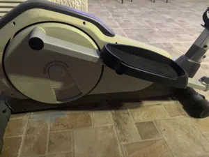 Sport top E2000 elliptical cross trainer with white framing and black handles كروس تيرنير مستعمل