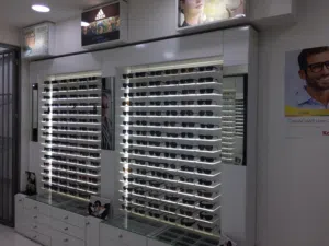 ديكور محل نظارات حديث للبيع بسعر مناسب