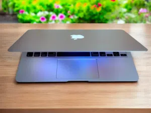 Apple MacBook  Dell  Lenovo  HP  Chromebook