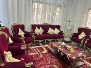 طقم كنب زان بحالة جيدة للبيع