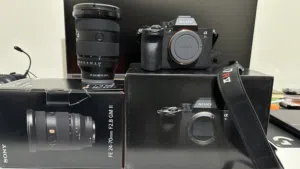 Sony A7R V (A7R5) – 61MP Full Frame Mirrorles+ Sony Lens 24-70 GM2كاميرا سوني مع عدسة.