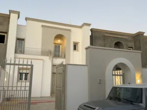 فيلا للبيع في حلة الفرجان مثلث بن عون