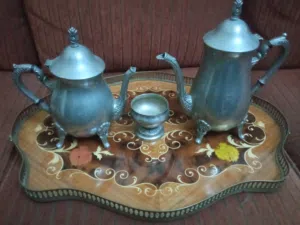 ابريقين نحاس مع سكرية