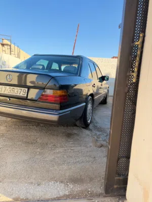 مرسيدس E200