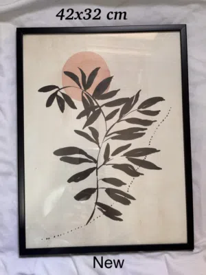 2 photo frames, one floral frame