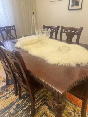 طاولة طعام