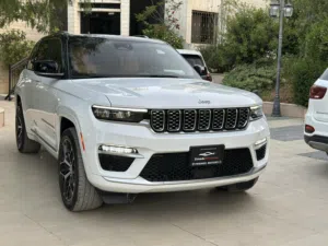 new-jeep-grand-cherokee-in-hebron