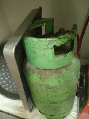 جرة غاز مليانه معبيها قبل اسبوع