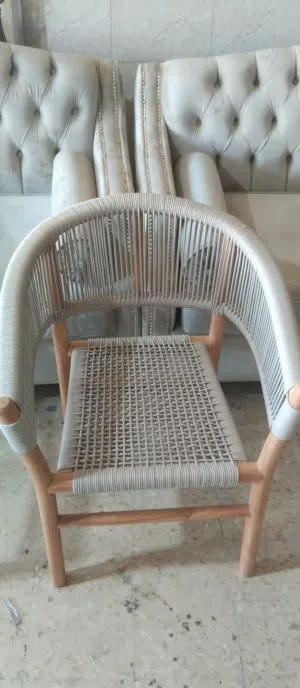 كراسي حديقه وكراسي بار وطاولة مدخل