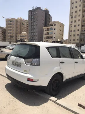 Used 2012 Mitsubishi Outlander GLX Hatchback with GCC Specs, Automatic, White