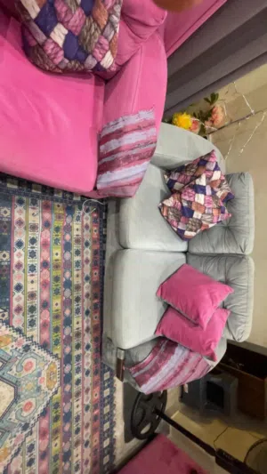 كنب للبيع بسعر مناسب استعمال خفيف نوع الخشب سويدي تفصيل