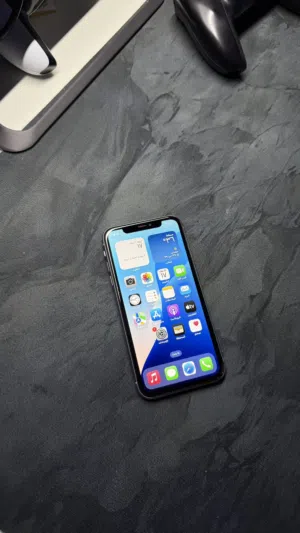 Apple iPhone 11 64 GB in Al Dakhiliya