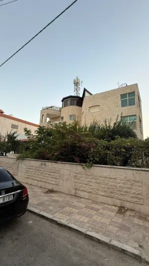 عمارة سكنية للإستثمار - في أجمل مناطق أم السماق للبيع بسعر مغري دونم و 100