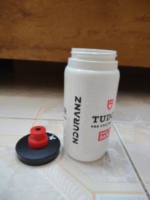 للبيع مطارة ماء (Bidon) أصلية 100% ونادرة لفريق الدراجات المحترف Tudor Pro Cycling T